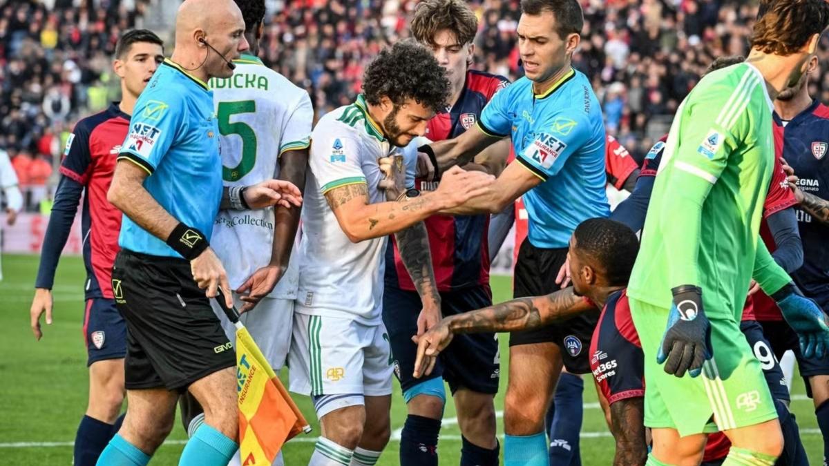 La tensa tarde de Hermoso ante el Cagliari: "Tu madre debe morir"