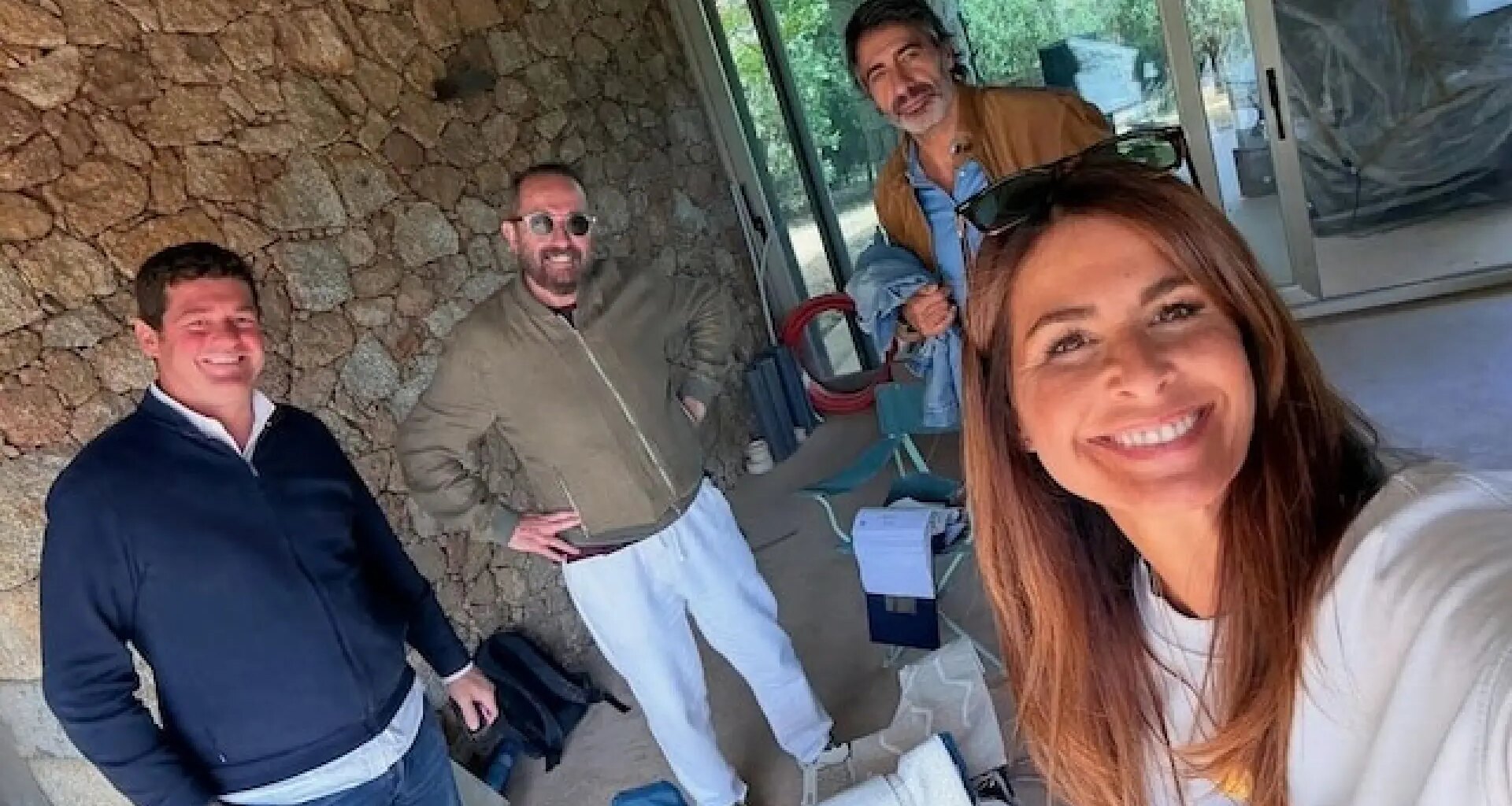 Juan del Val y Nuria Roca se 'gastan' el premio Planeta en una casa en la sierra de Gredos