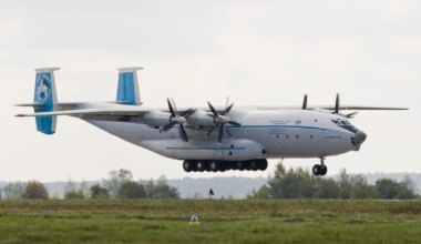 un avión militar se estrella en un embalse y deja siete muertos