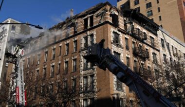 Las espectaculares imágenes de un incendio en un edificio de Manhattan
