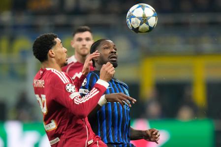 Ekitiké y Thuram, en pugna