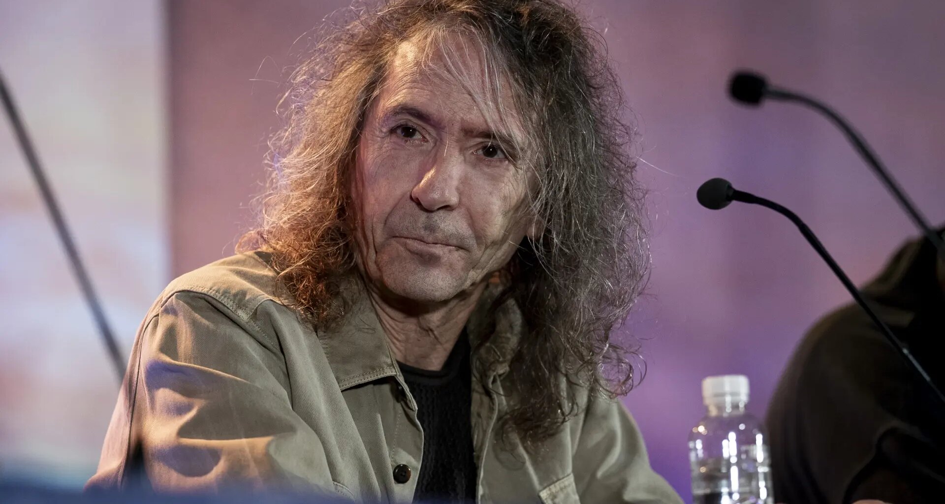 Doce horas de homenaje en Plasencia para despedir a Robe Iniesta