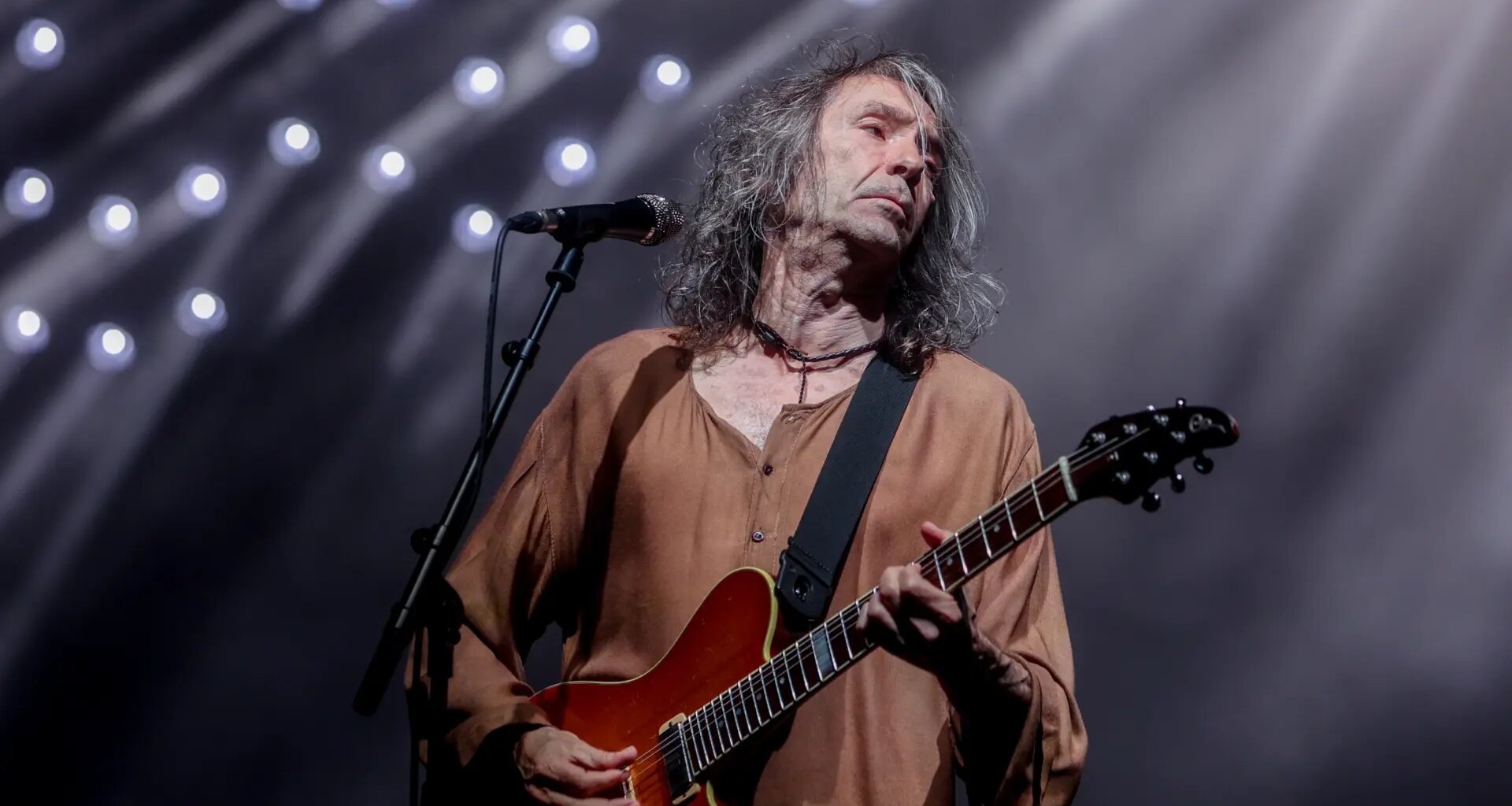 una empresa musical y otra agrícola en su tierra, Extremadura