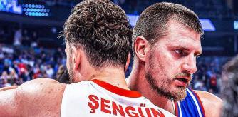 Alperen Sengun y Nikola Jokic mostrándose respeto durante el Eurobasket 2025 que disputaron con sus respectivas selecciones.