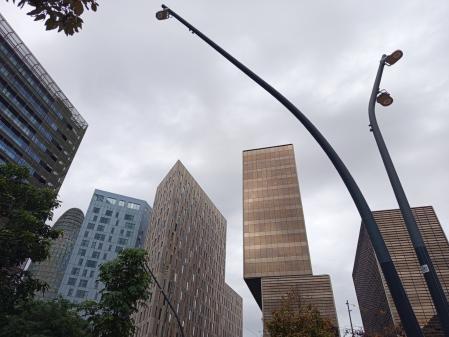 Edificios «rotos» (protagonista principal, el denominado «Imagina»).