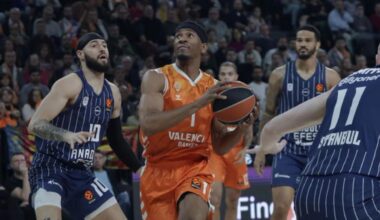 El Valencia somete al Efes y sigue escalando en la clasificación