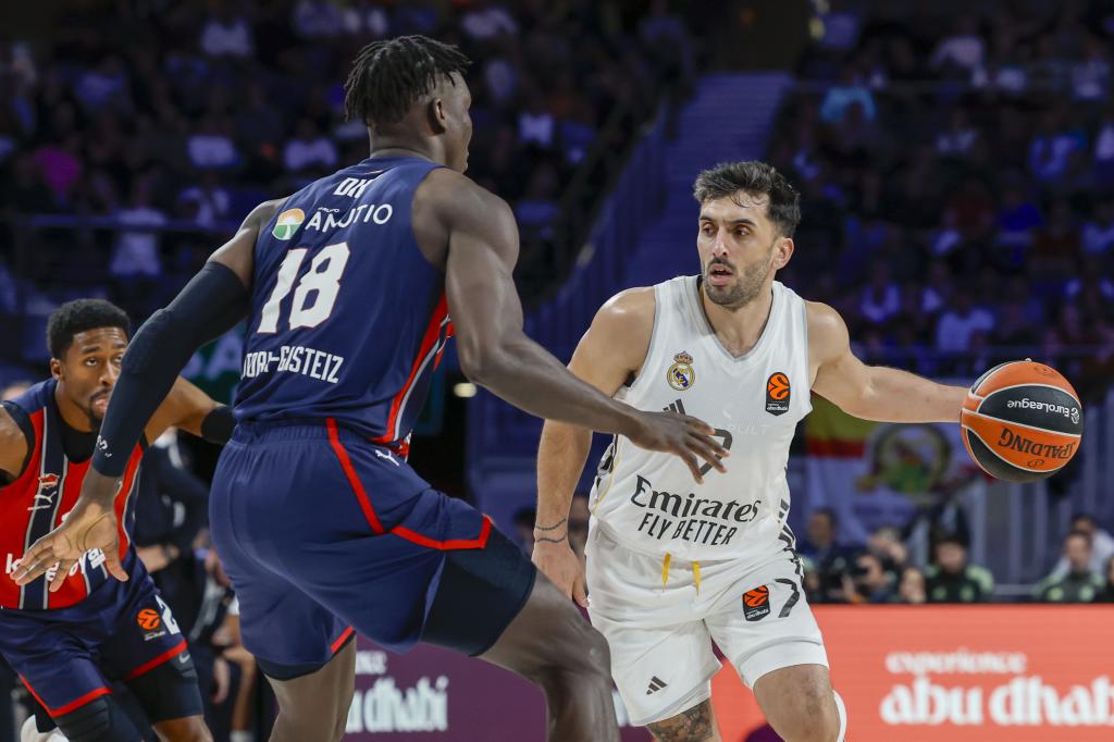 Facundo Campazzo, defendido por Khalifa Diop.