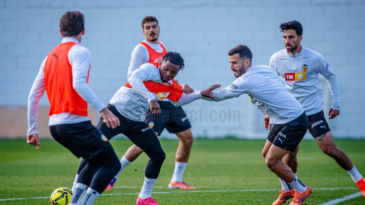 La gripe deja dos dudas en el Valencia