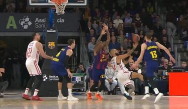 Sin mirar y cayéndose: la surrealista canasta de Fournier en el Palau en el Barça