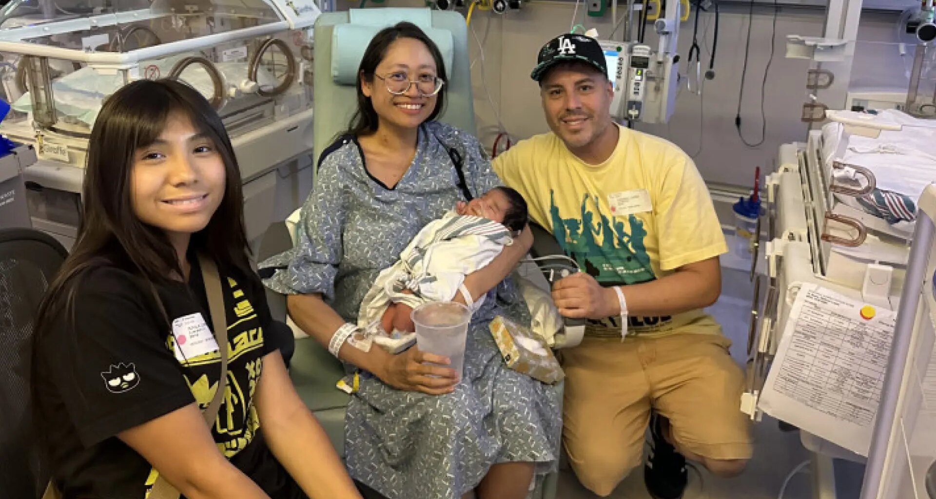 Una mujer es ingresada para extirparle un tumor ovárico y los médicos descubren un bebé a punto de nacer: "Es un milagro"