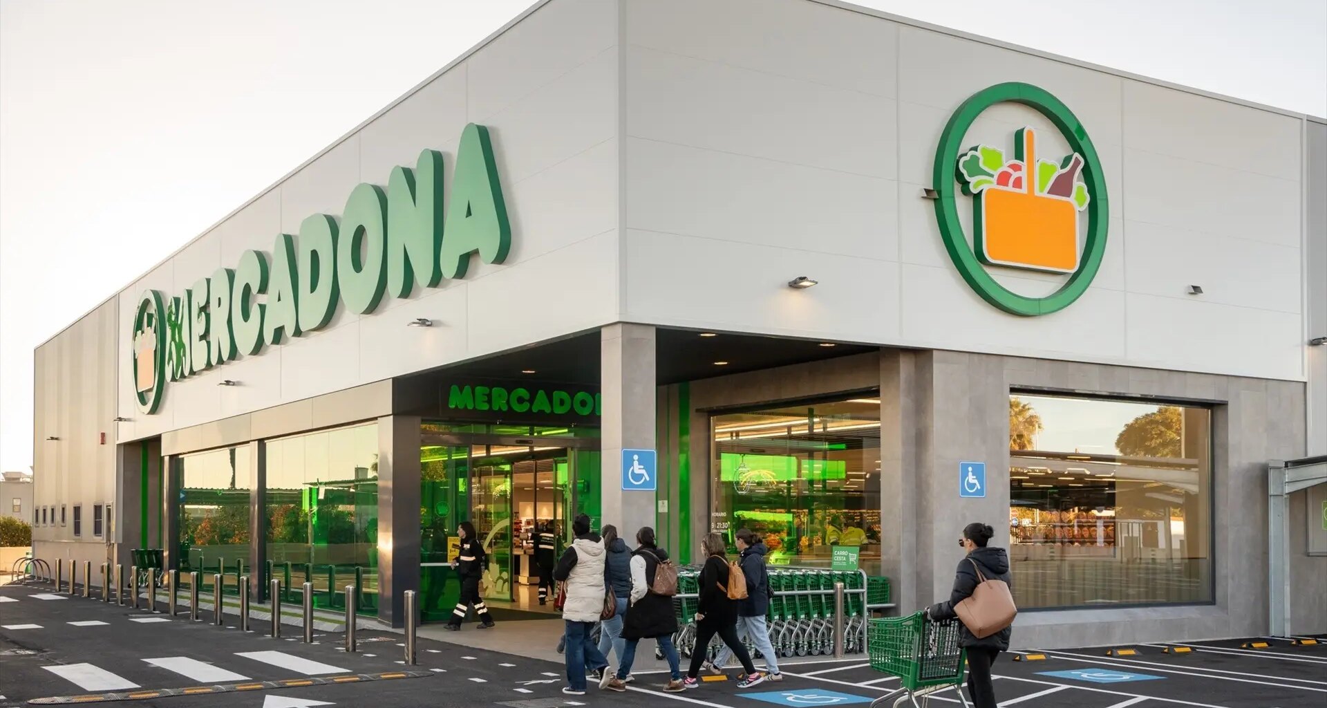 Mercadona busca empleados con sueldos de 2.300 euros, 37 días de vacaciones y un solo requisito