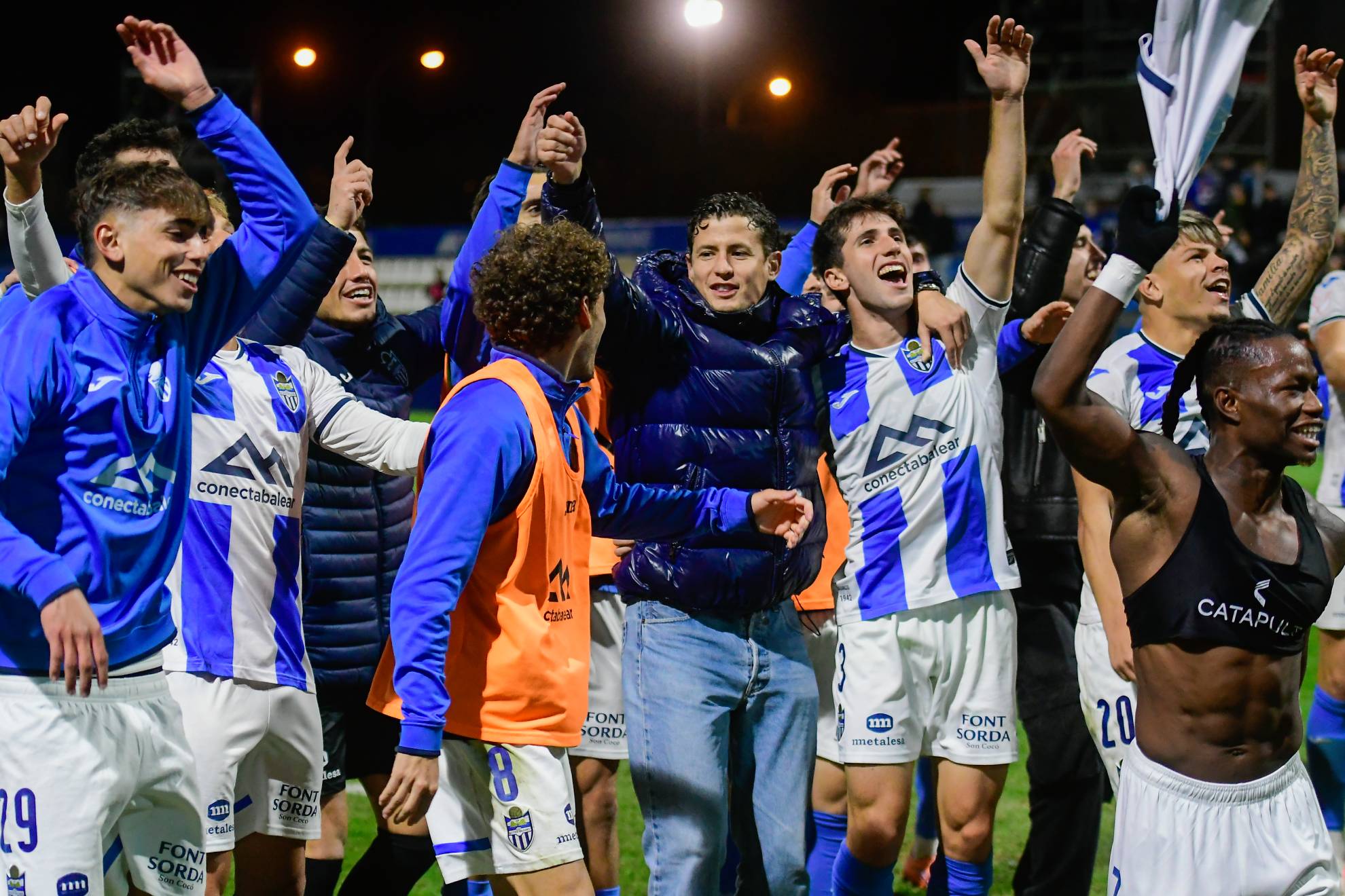Los jugadores del Baleares celebran la victoria ante el Espanyol