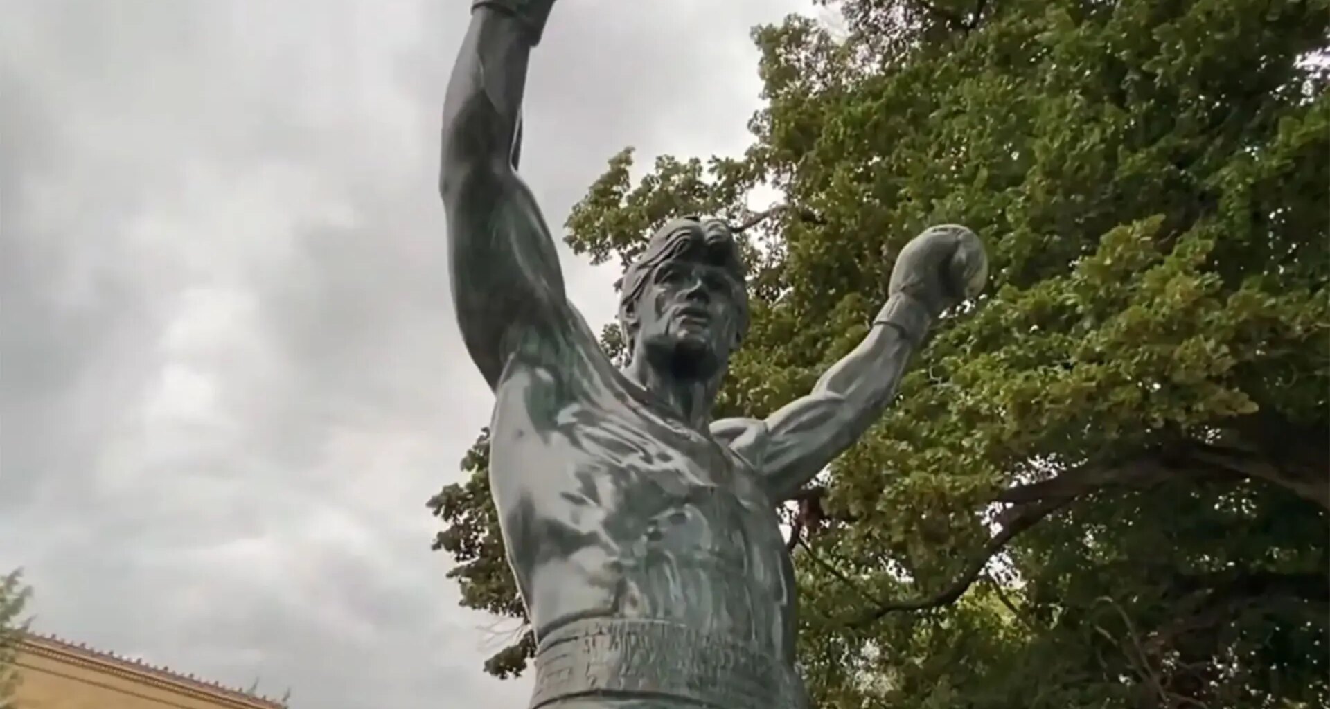 Filadelfia devuelve la estatua de Rocky al lugar donde nació la leyenda