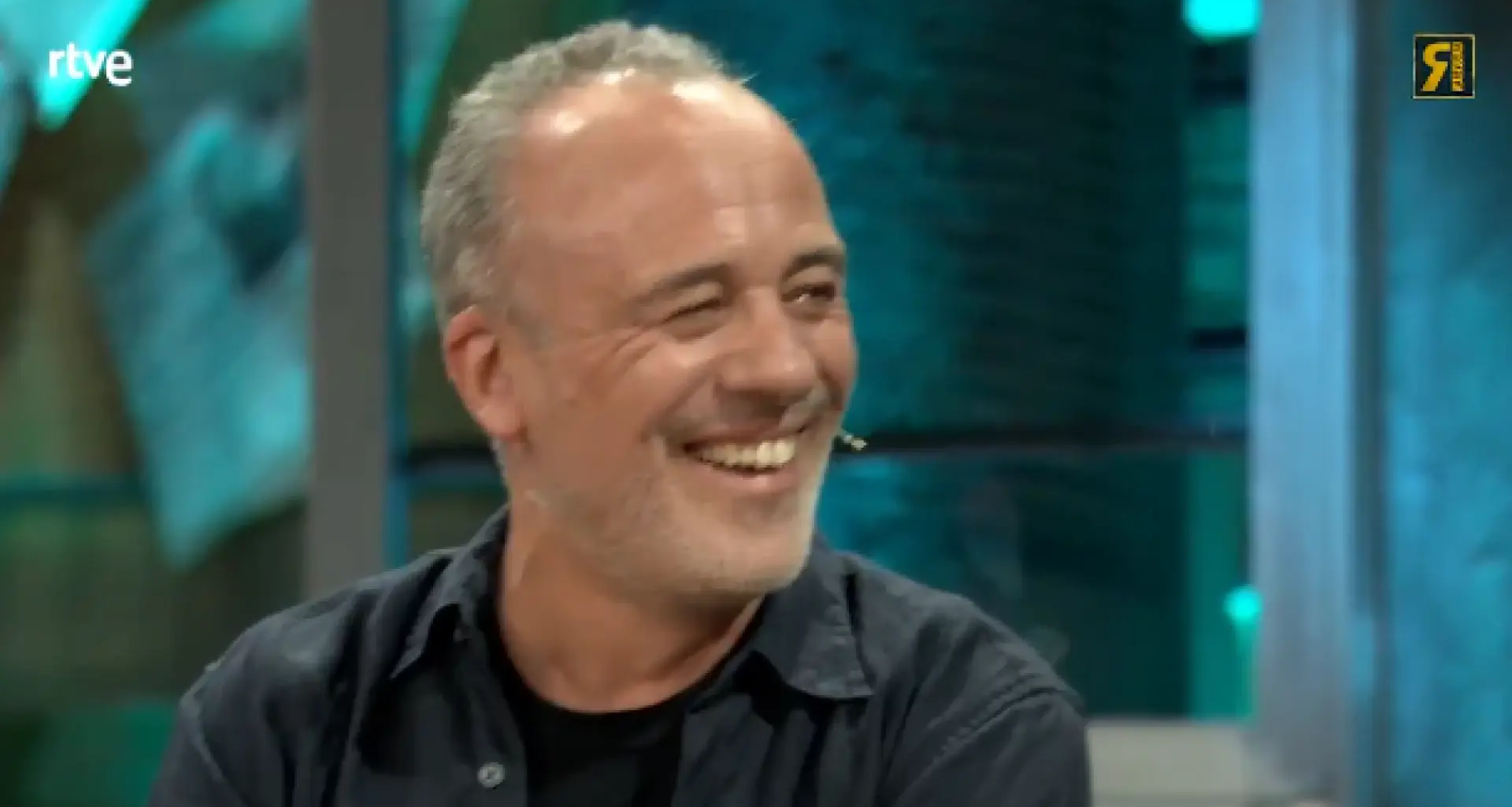 Javier Gutiérrez le saca los colores a Broncano en 'La Revuelta' con su confesión sobre el sexo: "No me mires fijamente"