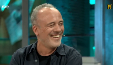 Javier Gutiérrez le saca los colores a Broncano en 'La Revuelta' con su confesión sobre el sexo: "No me mires fijamente"