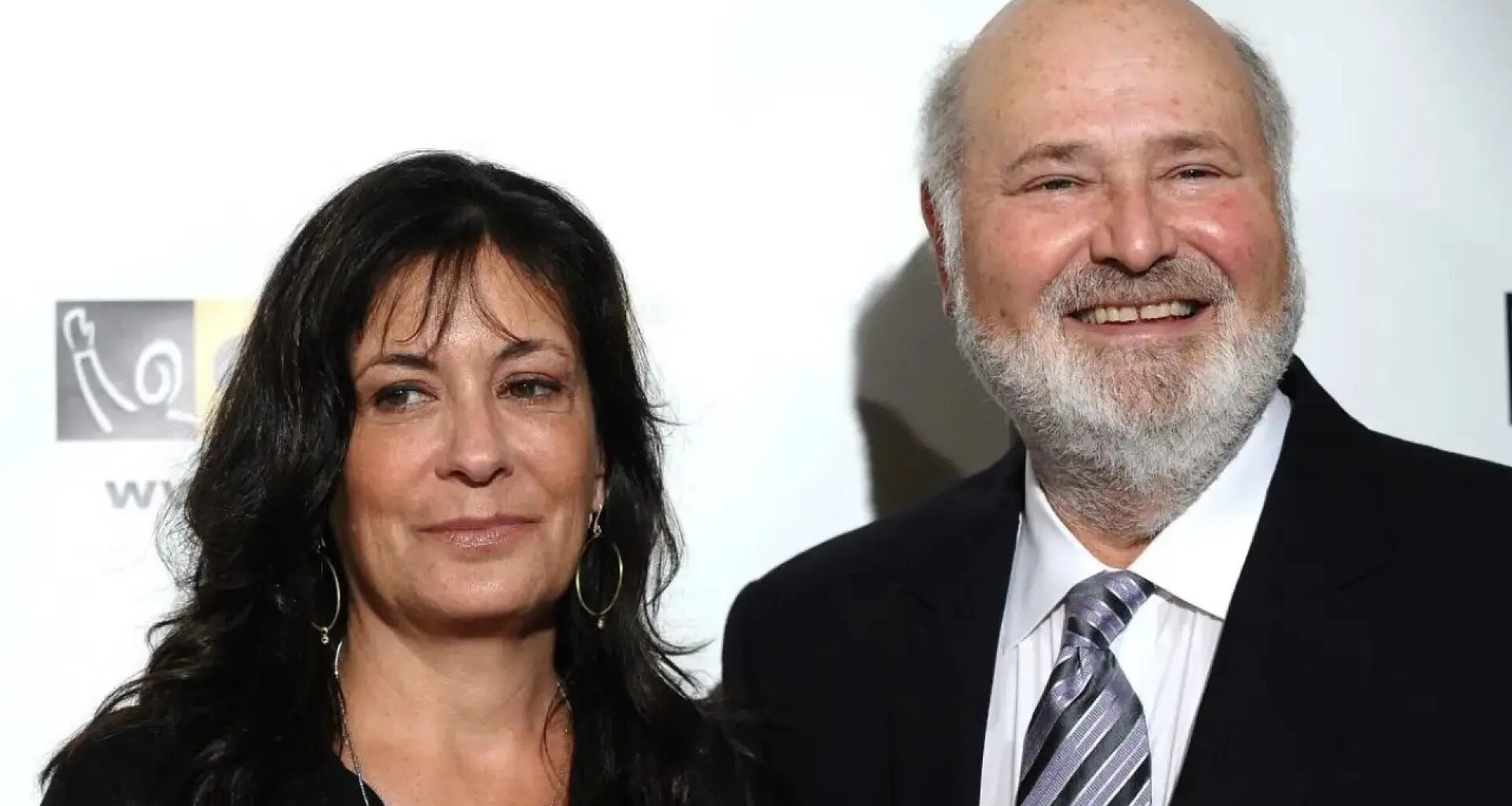 Revelan la causa oficial y el día exacto de la muerte de Rob Reiner y su mujer, asesinados por su hijo