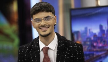 Abraham Mateo desafía los roles de género en el 'El Hormiguero' al llevar un traje femenino de Karl Lagerfeld