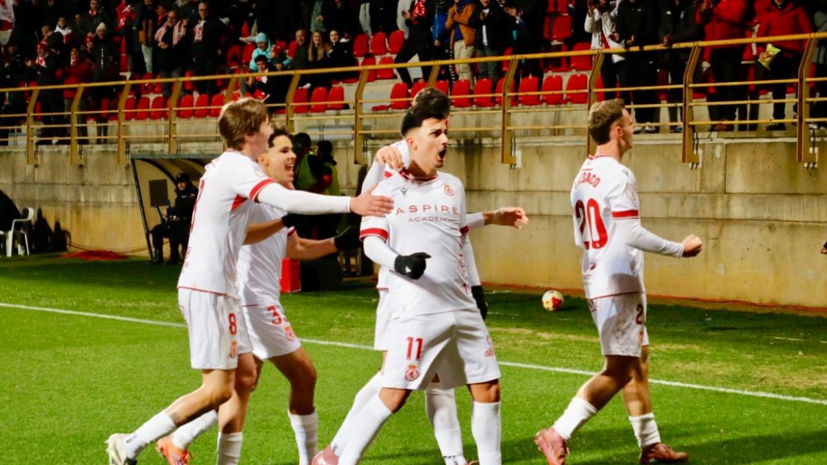 Los jugadores de la Cultural celebran el gol de Tresaco tras una soberbia asistencia de Paco Cortés.