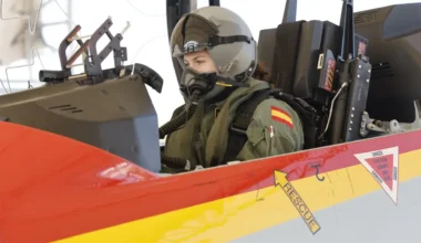 la princesa pilota por primera vez un avión del Ejército del Aire