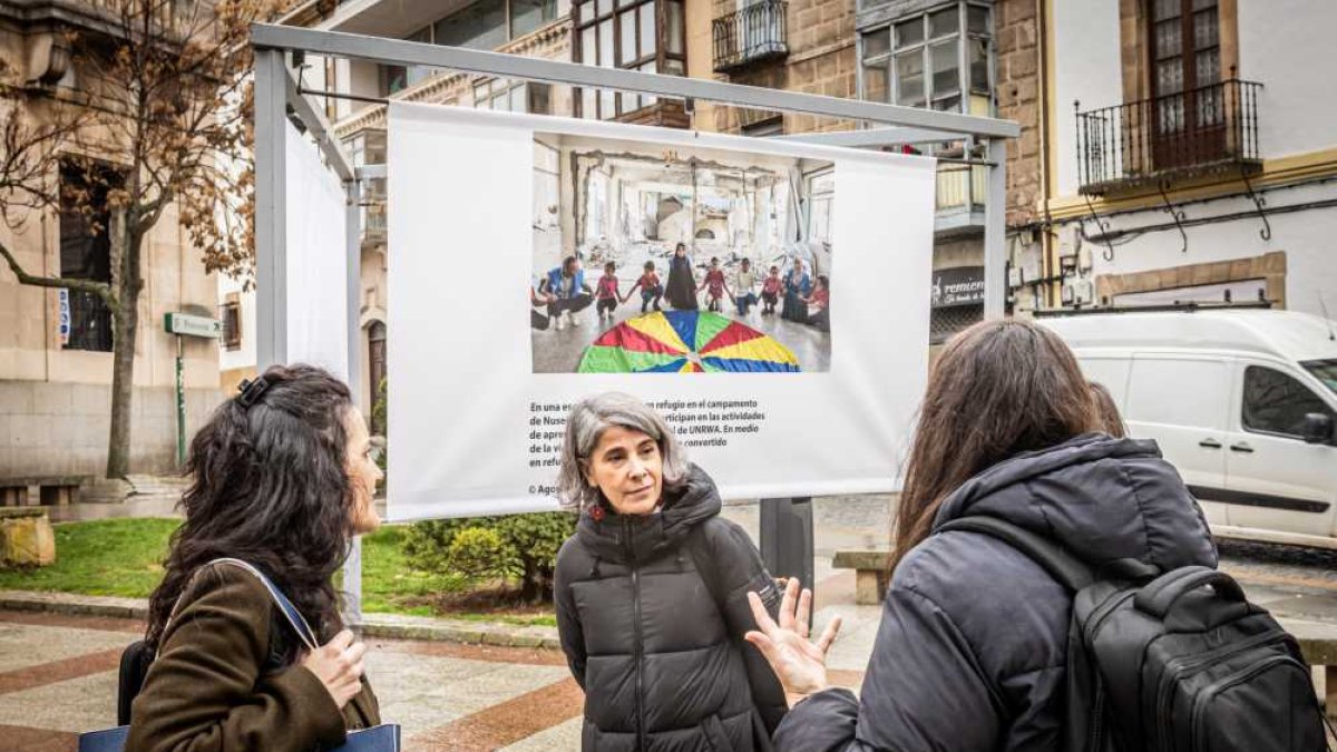 Exposición de fotografía sobre Gaza en la plaza del Olivo.