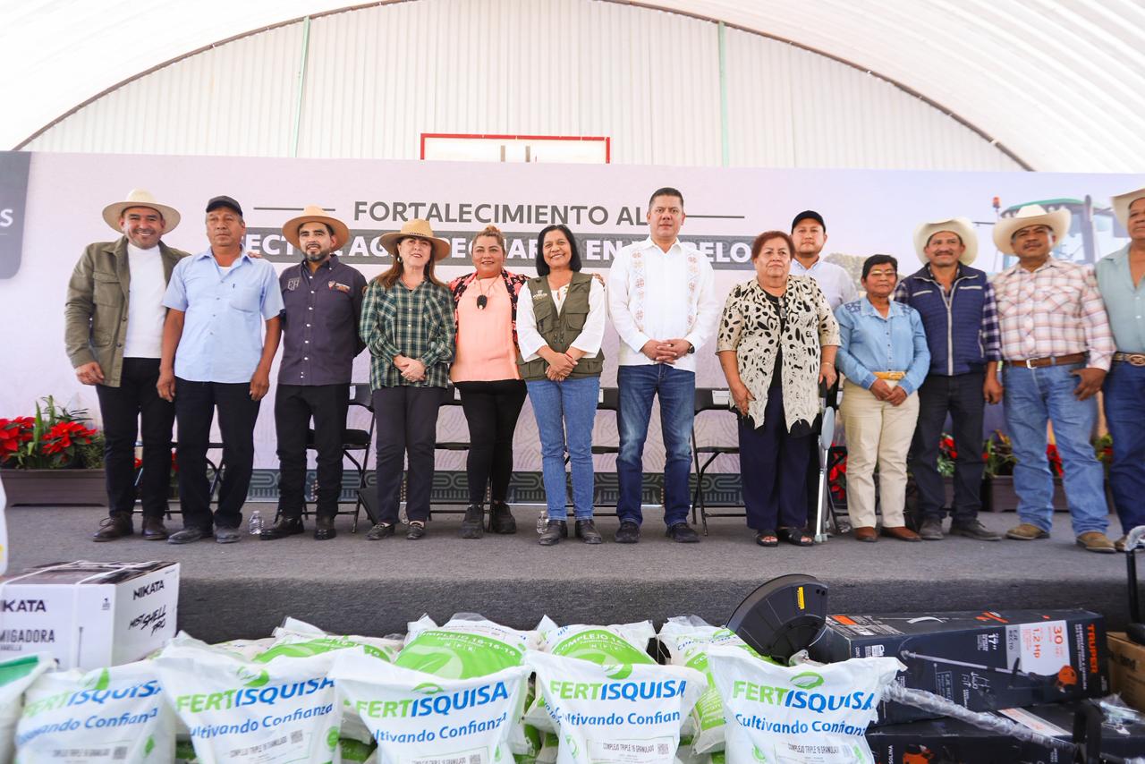 Refuerza Gobierno de Margarita González Saravia infraestructura rural y entrega apoyos al campo