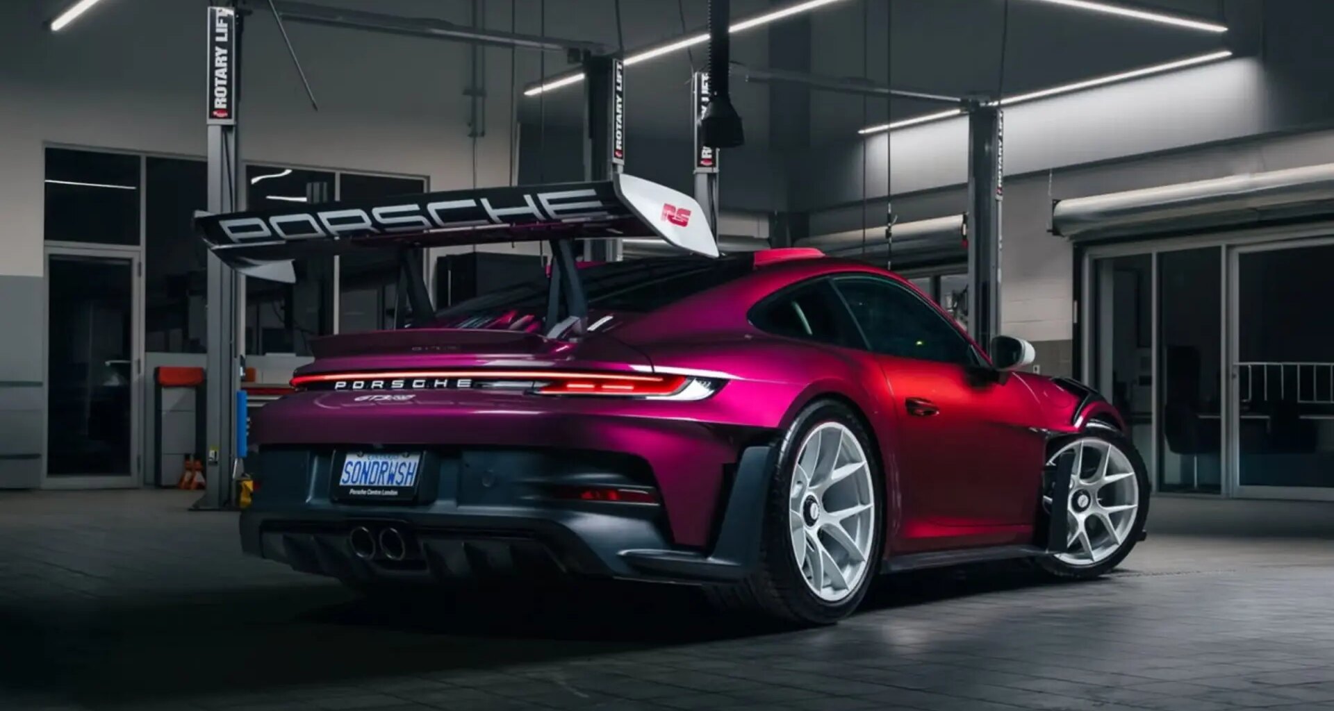 ¿Quieres que tu Porsche 911 GT3 sea aún más único? Solo tienes que gastarte 110.000 euros en esta pintura