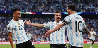 Lo Celso y Messi celebra un gol con Lautaro