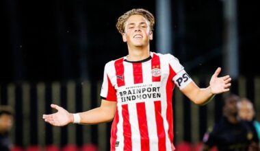 Robin Van Duiven celebra un gol con el PSV.