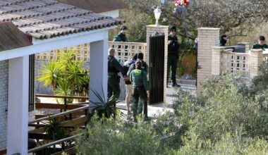 dos okupas polacos a golpes contra los tres alemanes que fueron a tirarlos