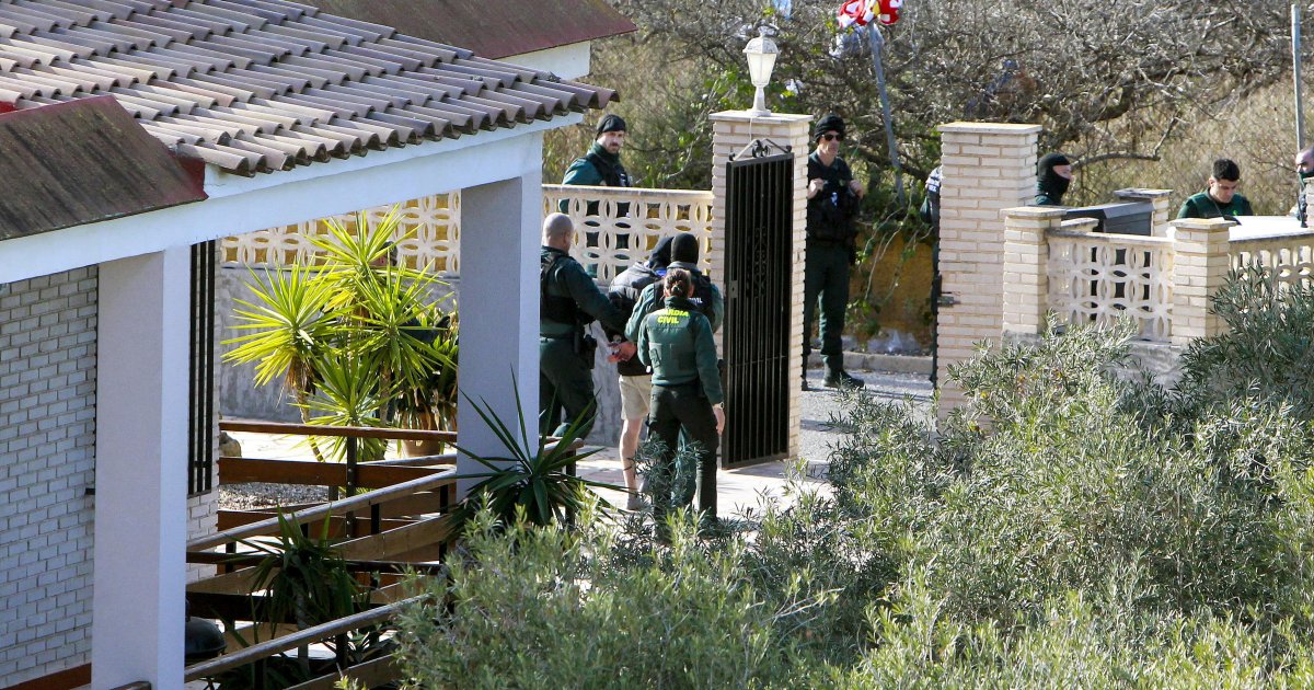 dos okupas polacos a golpes contra los tres alemanes que fueron a tirarlos