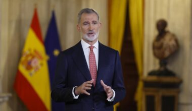 El PSOE y el PP respaldan el discurso del Rey frente a las duras críticas de los socios de investidura