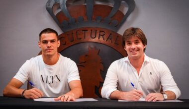 José Manzanera, a la derecha, deberá poner fin a la cesión de Daniel Paraschiv para reforzar el ataque de la Cultural.