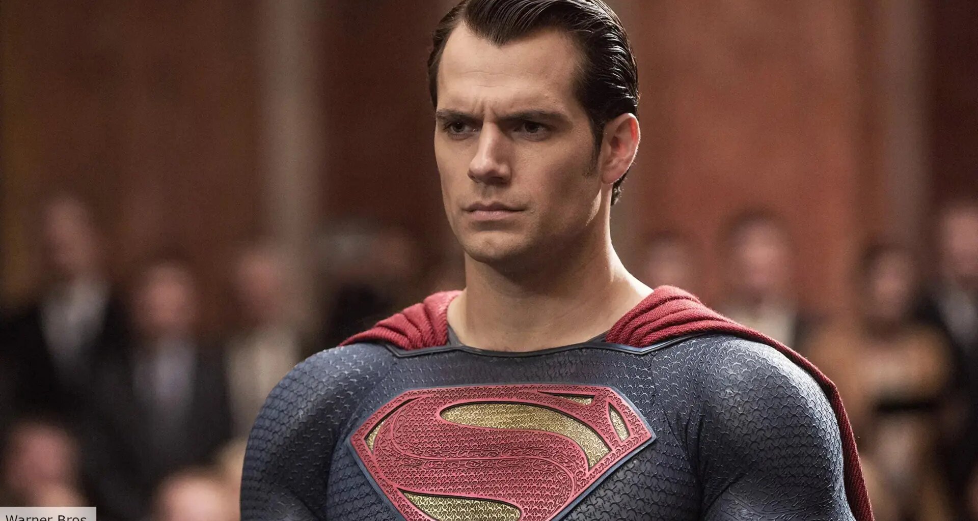 Zack Snyder nos sorprende con fotos inéditas de Henry Cavill luciendo el traje clásico de Superman