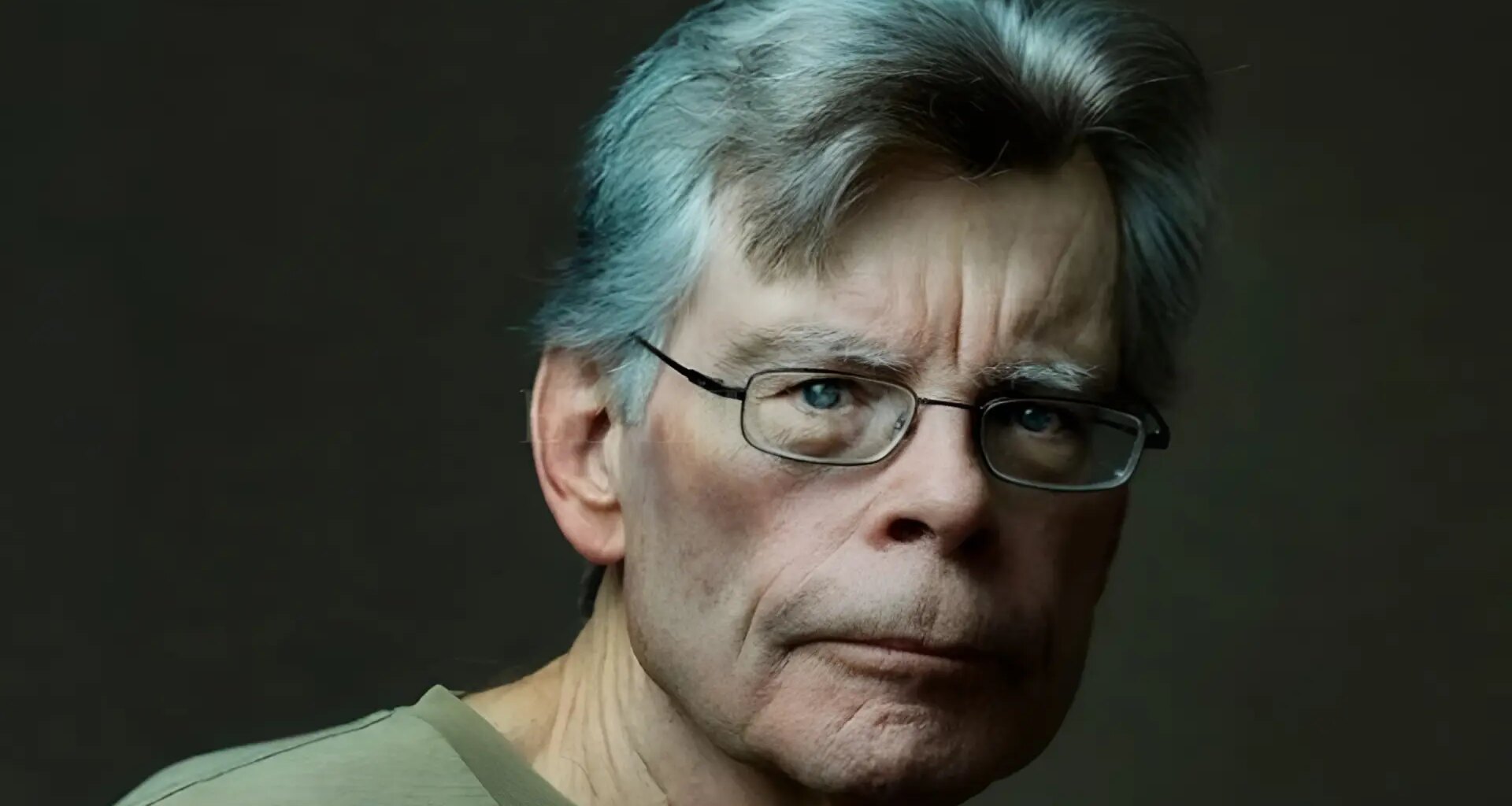 A Stephen King le ha encantado Pluribus, pero le manda un aviso a Vince Gilligan sobre la temporada 2 de la serie de Apple TV