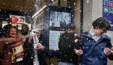 "Te guardo un décimo, como cada año": le ofrecen dos veces el mismo número por una buena causa y gana casi un millón | Sociedad