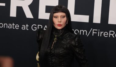 El gesto de Lady Gaga hacia bailarín que se cayó del escenario