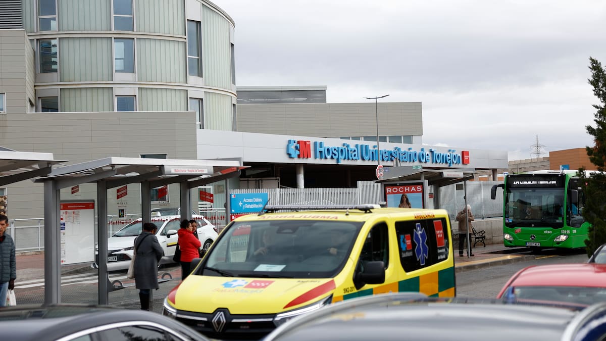 La empresa gestora del Hospital de Torrejón ordenó reutilizar material sanitario de un solo uso | Sociedad