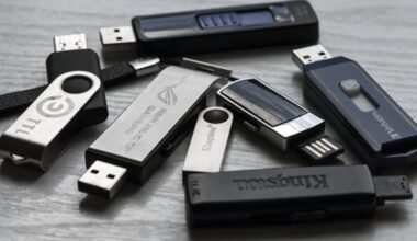 Un estudiante se cansa de perder sin parar sus USB y ahora es multimillonario gracias a su gran idea