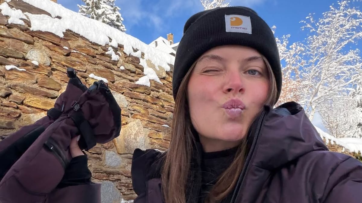 Bea Gimeno y Nacho Aragón disfrutan de su primera escapada a la nieve con el pequeño Pelayo