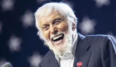 Dick Van Dyke celebra su 100 cumpleaños con la proyección de un documental sobre su vida
