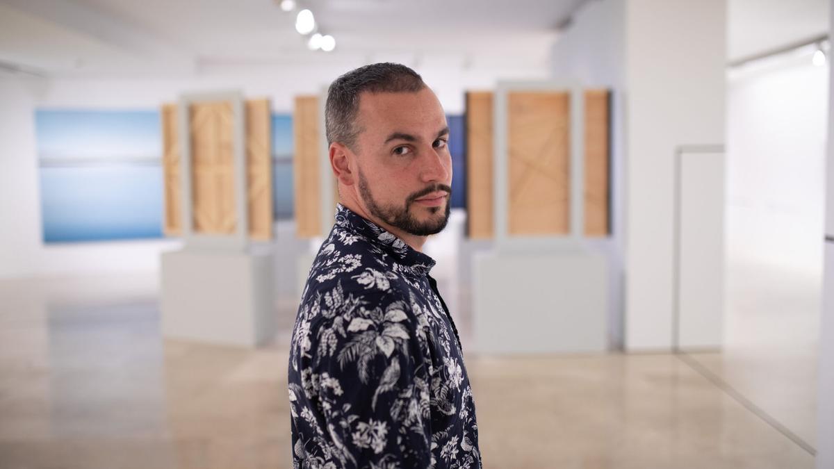 El pintor Diego Benéitez en su última exposición en Zamora