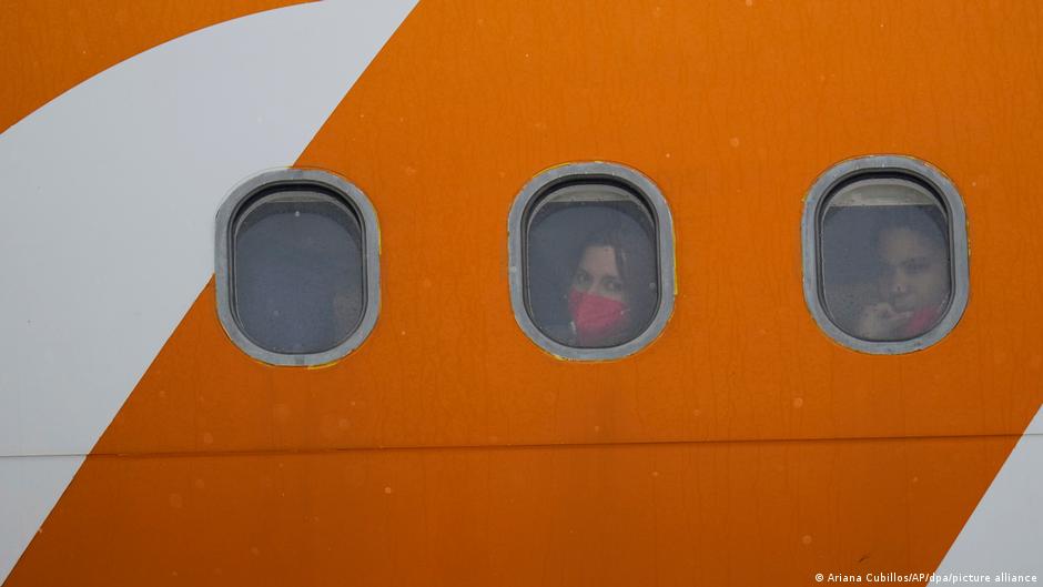 Aerolínea colombiana Satena suspende vuelos a Venezuela – DW – 04/12/2025