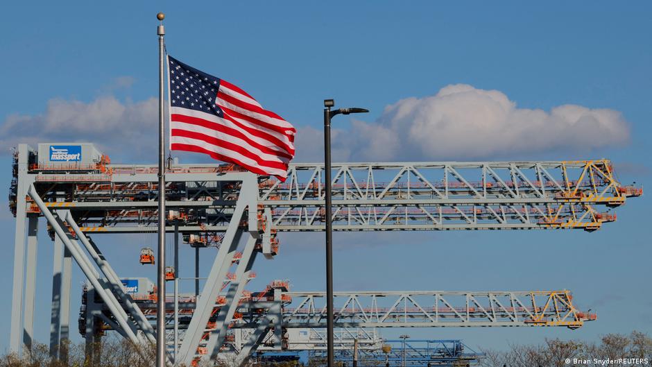 Economía de Estados Unidos registra fuerte crecimiento – DW – 23/12/2025