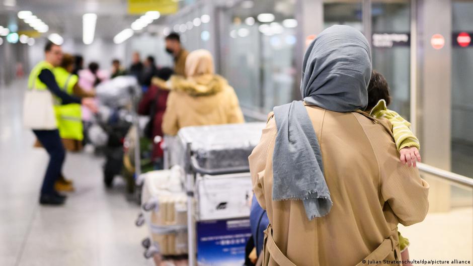 Suspensión de asilo durará "mucho tiempo", advierte Trump – DW – 01/12/2025