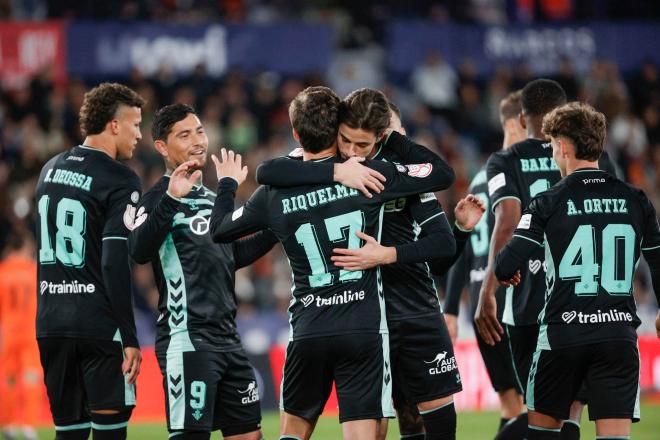 Rodrigo Riquelme celebra su gol al Torrent (Foto: EFE)