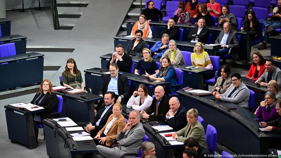 Bundestag aprueba cambios al sistema de pensiones alemán – DW – 05/12/2025