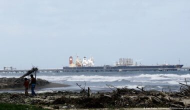 Venezuela anuncia zarpe de buque Chevron con crudo a EE.UU. – DW – 22/12/2025