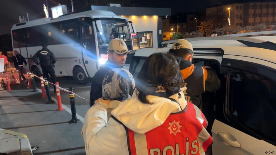 Turquía detiene a 115 presuntos miembros del Estado Islámico – DW – 25/12/2025