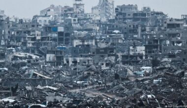 Israel retirará licencia a 37 ONG que operan en Gaza – DW – 30/12/2025