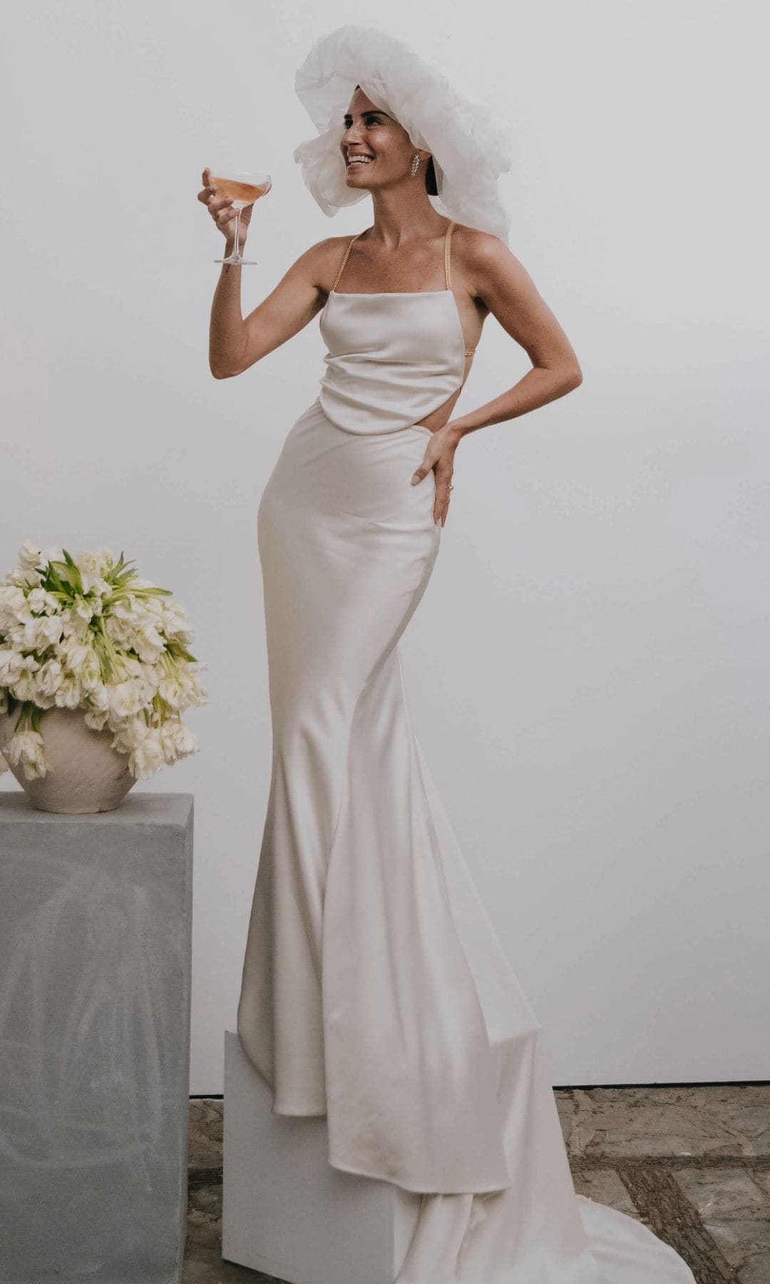 Gala Gonzalez con un diseño de Sybilla para su boda